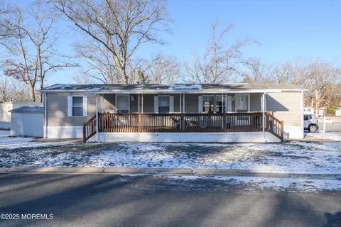 28 Roberts Rd, Toms River, NJ 08755