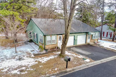 9 Pembroke Ln #A, Whiting, NJ 08759