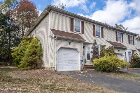 37 Carriage Ln, Englishtown, NJ 07726
