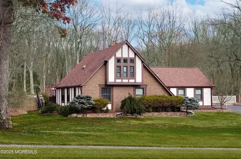 41 Oak Rise Dr, Freehold, NJ 07728