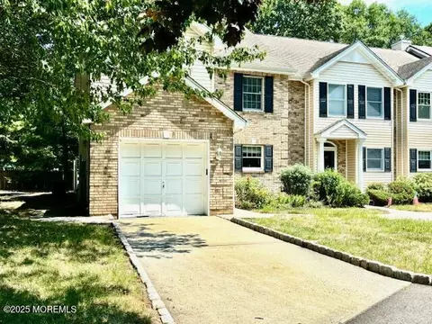 31 Weller Pl, Holmdel, NJ 07733