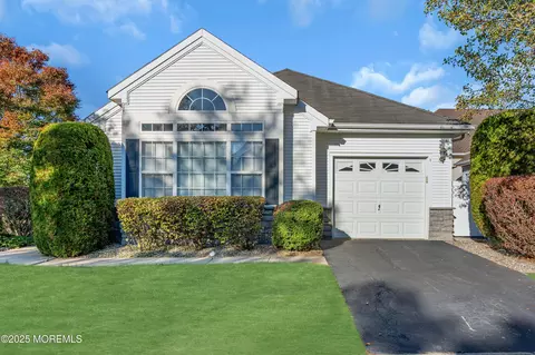 1 Avery Ct, Manchester, NJ 08759
