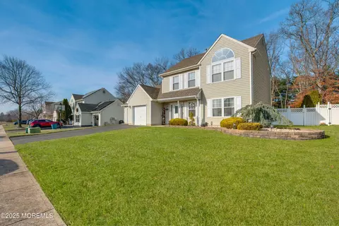 20 Capitol Reef Rd, Howell, NJ 07731