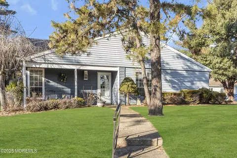 584 Kevin Ct #B, Manchester, NJ 08759
