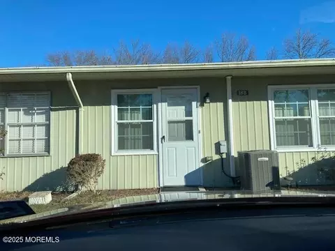 18 Yorkshire Ct # B, Manchester, NJ 08759