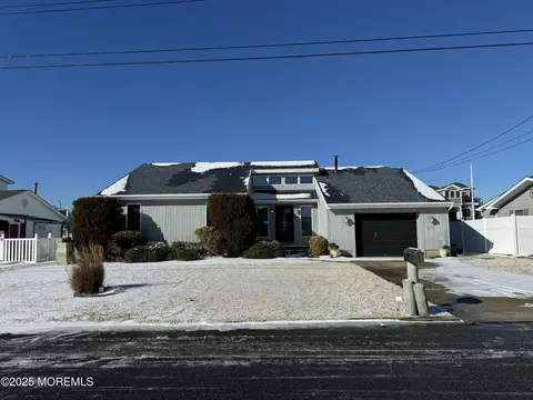 815 Anchor Dr, Forked River, NJ 08731