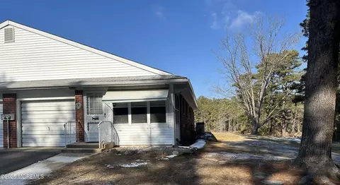 421 Highland Dr # B, Whiting, NJ 08759
