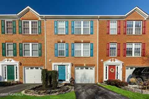43 Abby Rd, Farmingdale, NJ 07727