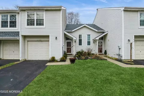 19 Malibu Dr, Eatontown, NJ 07724