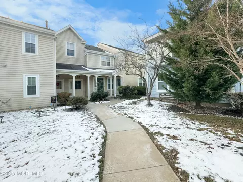 330 Tulip Ln, Freehold, NJ 07728