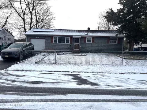 111 Charles Ave, Toms River, NJ 08757
