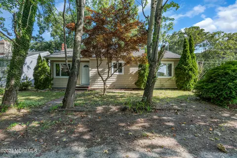 378 Iroquois Dr, Brick, NJ 08724