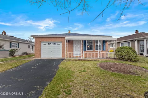 17 Tortola St, Toms River, NJ 08757