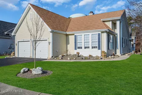 2 Kettle Creek Ct, Barnegat, NJ 08005