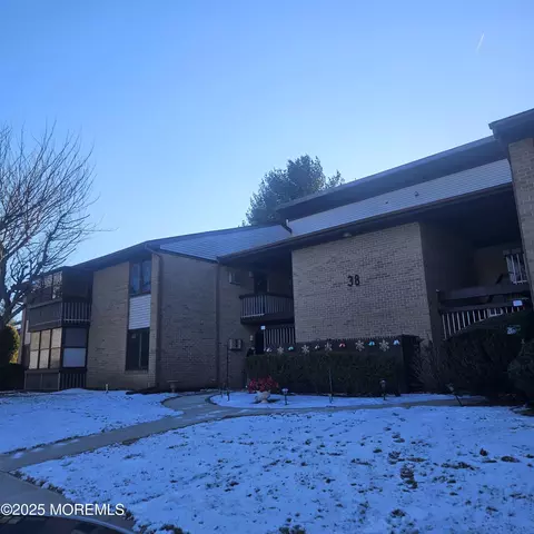 38 Meadow Green Cir #F, Manalapan, NJ 07726