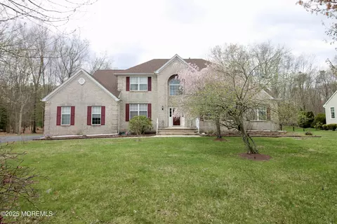 857 Woodbury Dr, Jackson, NJ 08527