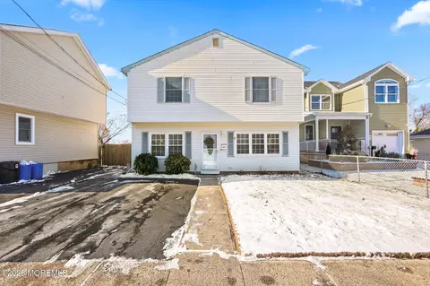 64 Fulton St, Keyport, NJ 07735
