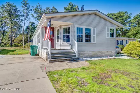 214 Holly Ct, Whiting, NJ 08759