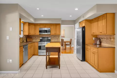Kitchen - 211 Dwight Pl, Brick, NJ 08724 photo 4 of 9
