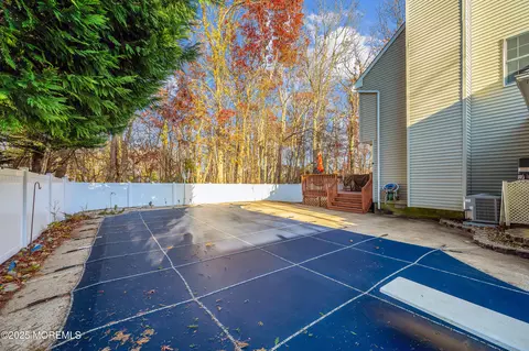 Exterior - 211 Dwight Pl, Brick, NJ 08724 photo 4 of 6