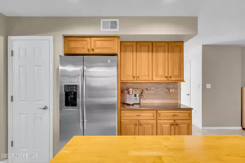 Kitchen - 211 Dwight Pl, Brick, NJ 08724 photo 8 of 9