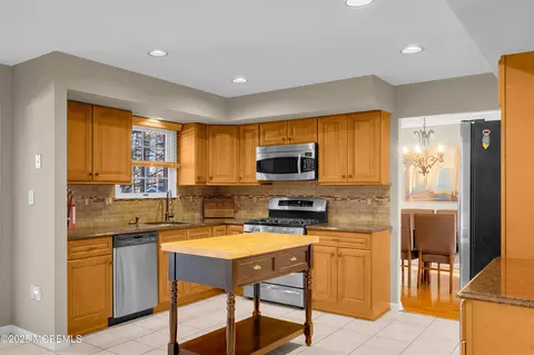 Kitchen - 211 Dwight Pl, Brick, NJ 08724 photo 2 of 9
