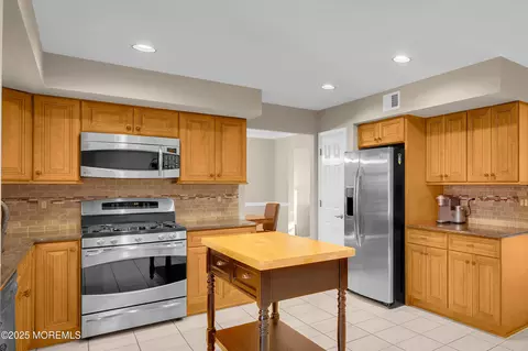 Kitchen - 211 Dwight Pl, Brick, NJ 08724 photo 6 of 9