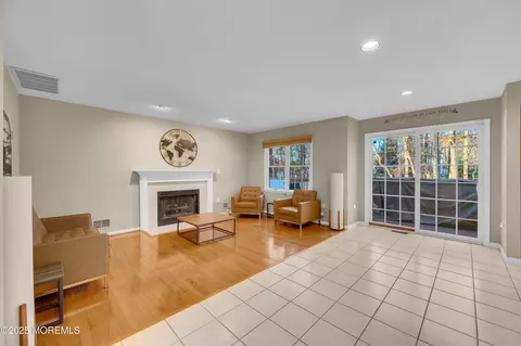 Living - 211 Dwight Pl, Brick, NJ 08724 photo 2 of 4