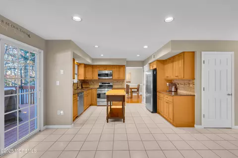 Kitchen - 211 Dwight Pl, Brick, NJ 08724 photo 3 of 9