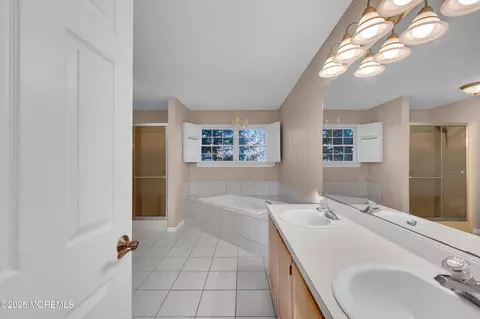 Bath - 211 Dwight Pl, Brick, NJ 08724 photo 1 of 4