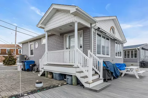 220 W Bayview Dr, Lavallette, NJ 08735