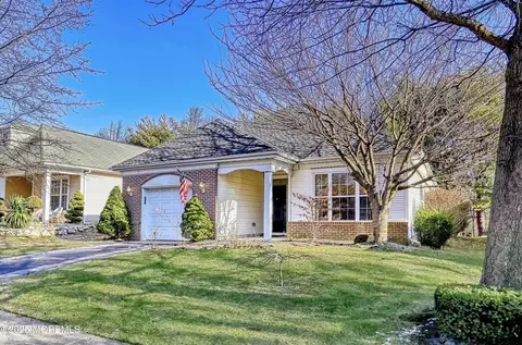 47 Greenways Ln, Lakewood, NJ 08701