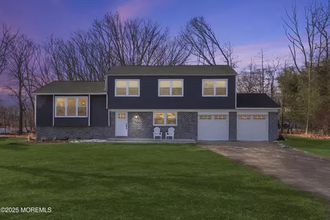 3 Castle Ct, Manalapan, NJ 07726