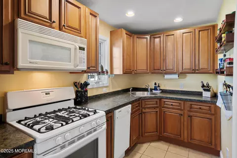 75 Ravine Dr, Matawan, NJ 07747 photo 8