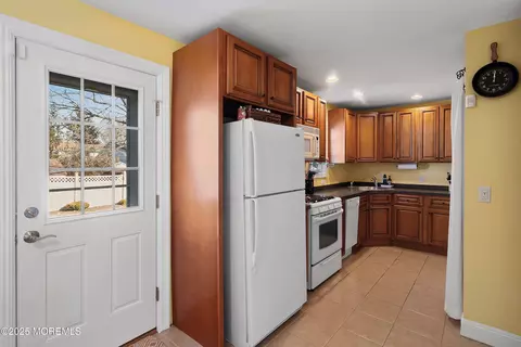 75 Ravine Dr, Matawan, NJ 07747 photo 7