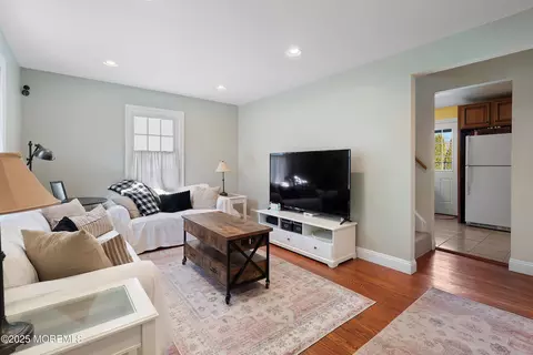 75 Ravine Dr, Matawan, NJ 07747 photo 4