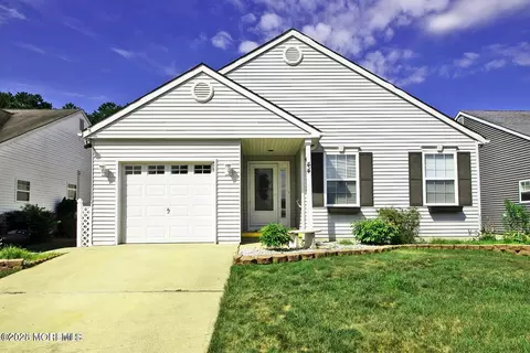 44 Canterbury Ln, Toms River, NJ 08757
