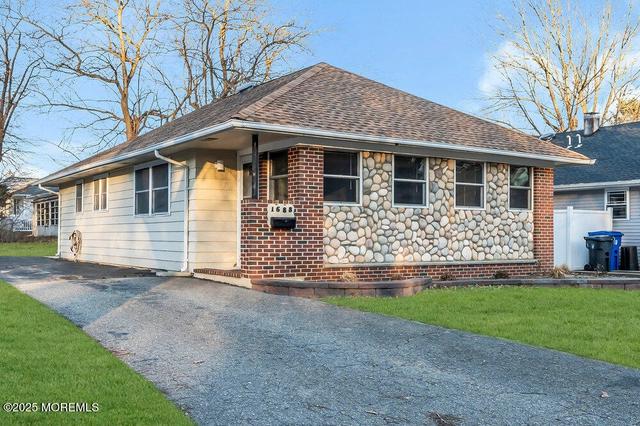 1688 Mount Everest Ln, Toms River, NJ 08753
