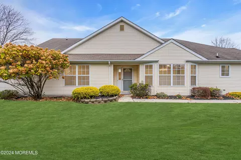 12 Valley Stream Ln, Lakewood, NJ 08701