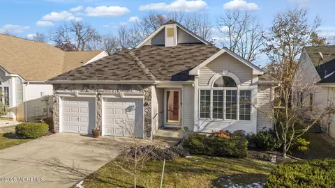 29 Cypress Point Ln, Jackson, NJ 08527