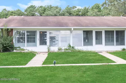 890 Inverness Ct # D, Lakewood, NJ 08701