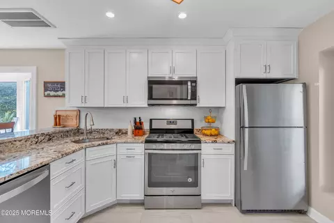 3 Rose Manor Ct #101, Brick, NJ 08723