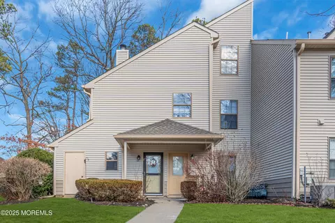 401 Owls Nest Ct, Jackson, NJ 08527