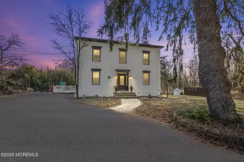 81 Hoffman Rd, Monroe, NJ 08831