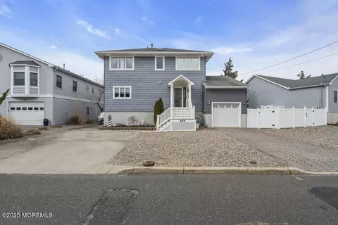 654 Bayview Dr, Toms River, NJ 08753