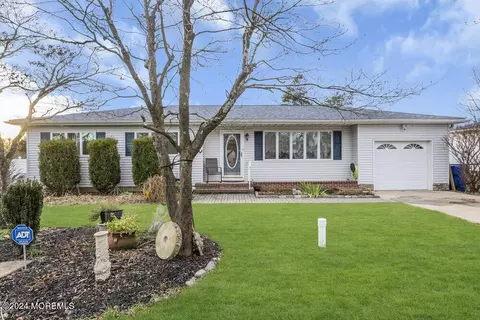 1038 Savannah St, Toms River, NJ 08753