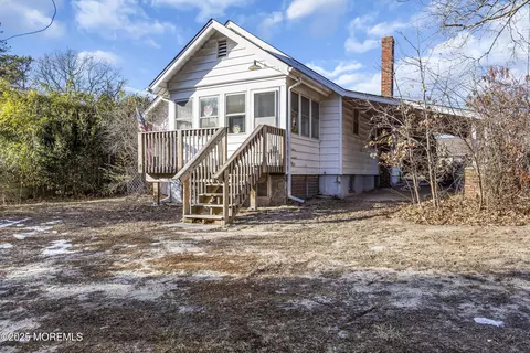 51 Railroad Ave, Waretown, NJ 08758