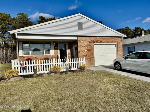 12 Sabinas St, Toms River, NJ 08757