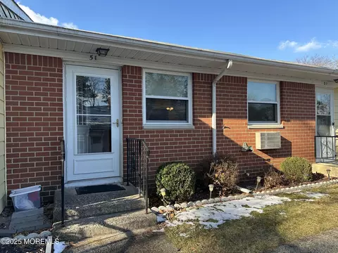 5 Alden Ct #E, Whiting, NJ 08759