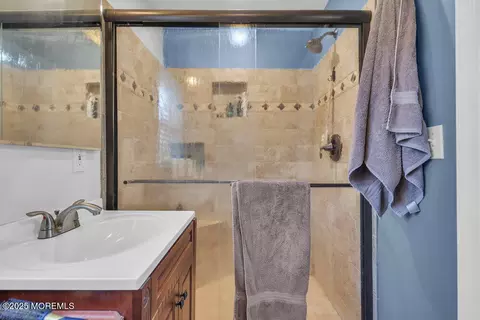 Bath - 533 E Dickinson Ave, Galloway, NJ 08205 photo 3 of 4